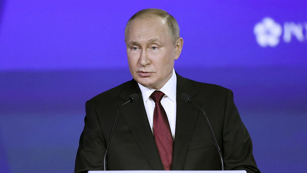 Prezydent Putin chwali rolę rosyjskiej armii w powstrzymaniu wojny domowej