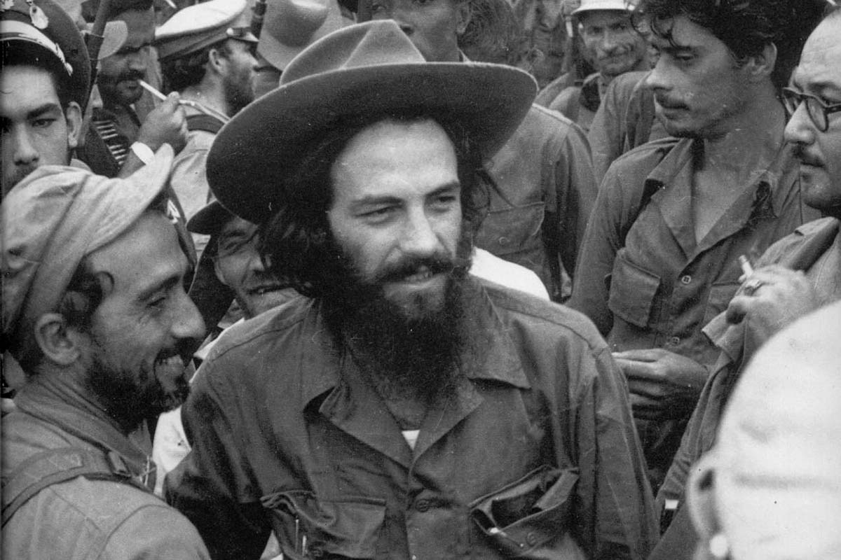 Cuba recuerda a Camilo Cienfuegos a 64 años de su desaparición física |  CMKX Radio Bayamo