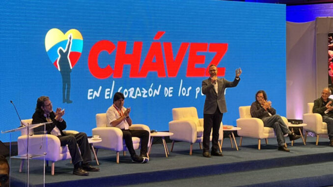 Homenaje a Chávez