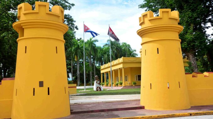 CUBA-GRANMA-ENTRADAS AL MUSEO ÑICO LÓPEZ, OTRORA CUARTEL ASALTADO EL DÍA DE LA REBELDÍA NACIONAL