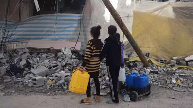 Gaza-Ninos-Buscan-Agua