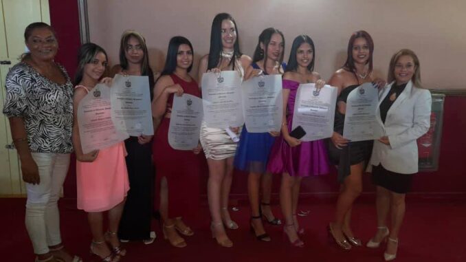 Universitarios