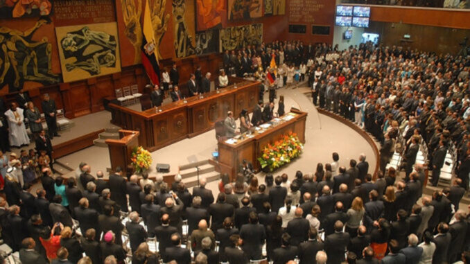 parlamento-ecuador-678x381-1 (1)