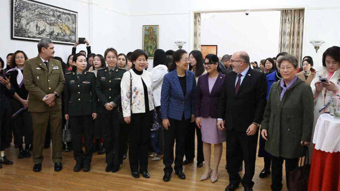 CHINA-CUBA-MUJERES-1