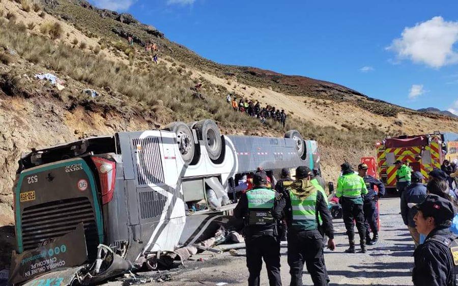 Al menos 13 muertos y 18 heridos deja el accidente de un autobús en ...