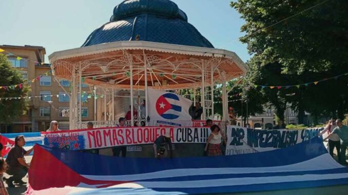 Banderazo Cuba-Chile
