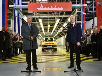 Miguel Díaz-Canel visita la fábrica rusa Moskvich