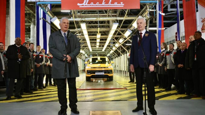 Díaz-Canel en la fábrica de Moskvich Miguel Díaz-Canel visita la fábrica rusa Moskvich