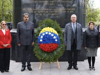 Presidentes Maduro y Díaz-Canel rinden tributo a Simón Bolívar en Moscú