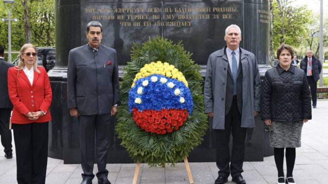 Díaz-Canel y Maduro Presidentes Maduro y Díaz-Canel rinden tributo a Simón Bolívar en Moscú