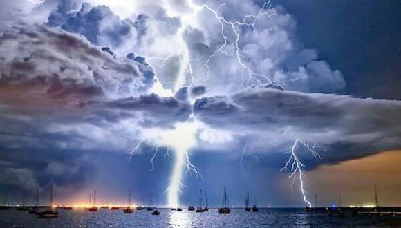 rayos-y-truenos-580x330 Fenómeno Natural