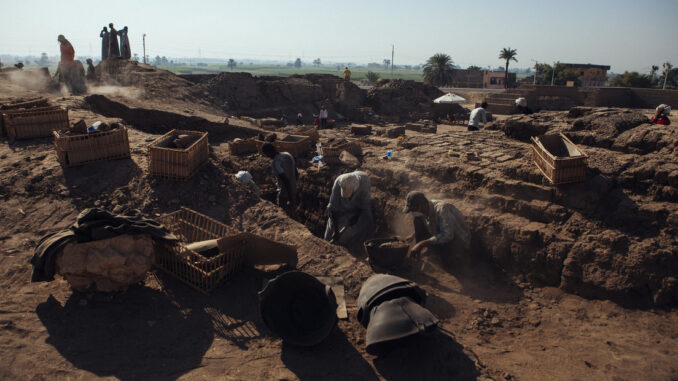 Egipto Imagen ilustrativa. Excavaciones en el Valle de los Reyes en Luxor. Ed Giles / Gettyimages.ru
